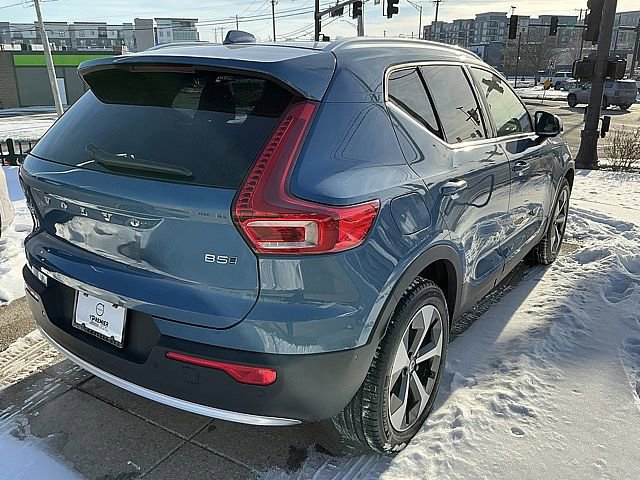Used 2025 Volvo XC40 B5 Plus image 6