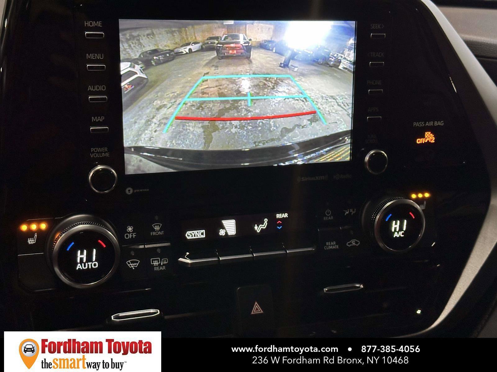 Used 2022 Toyota Highlander XLE AWD/4WD image 27