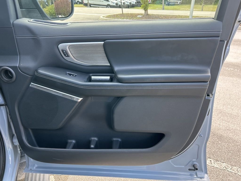 Used 2025 Ford Expedition Platinum w/ Driver's Package image 42