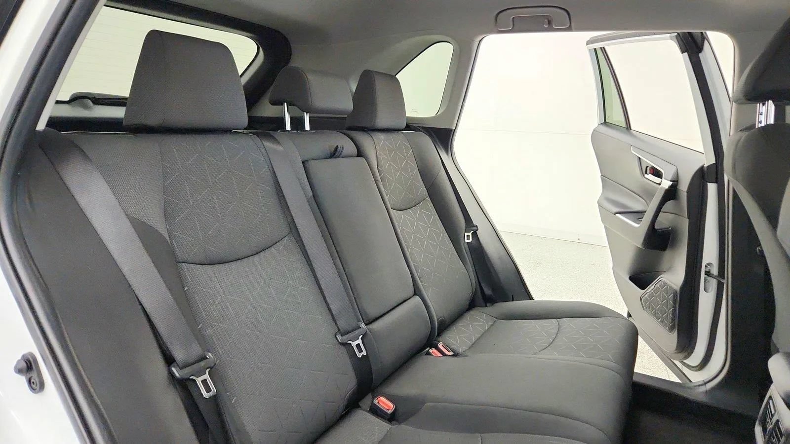Used 2024 Toyota RAV4 XLE FWD image 30
