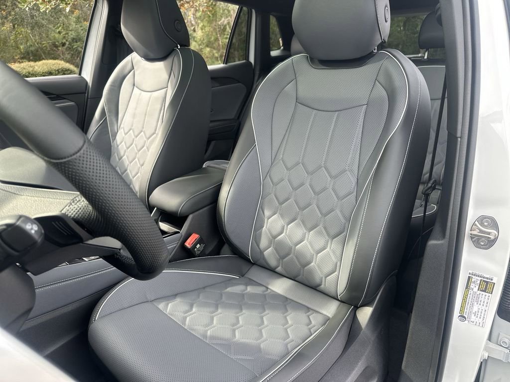 New 2026 Volkswagen Tiguan SEL R-Line image 11