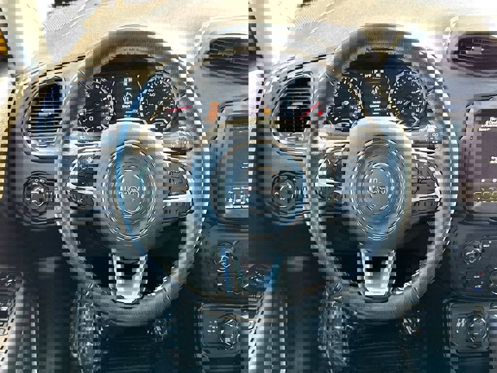 Used 2023 Jeep Renegade Latitude w/ Premium Group image 23