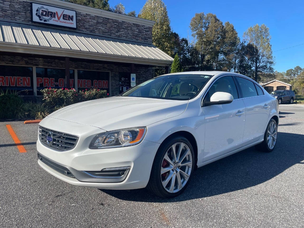 Used 2017 Volvo S60 T5 Inscription image 5