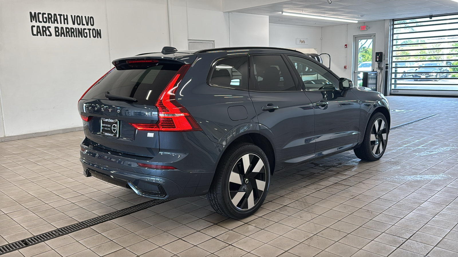 Certified 2024 Volvo XC60 T8 Plus w/ Climate Package AWD/4WD image 5