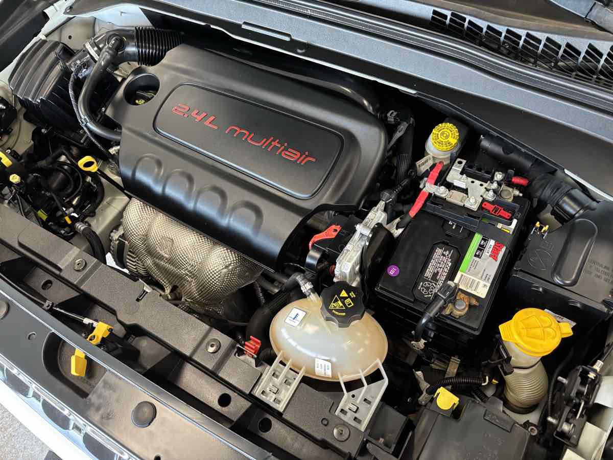 Used 2018 Jeep Renegade Latitude FWD image 24