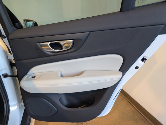 New 2026 Volvo V60 B5 Cross Country Ultra w/ Protection Package Premier image 27