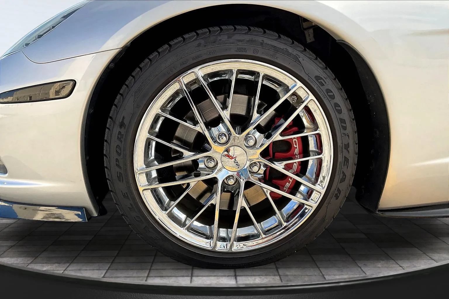 Used 2005 Chevrolet Corvette Coupe w/ Preferred Equipment Group RWD image 30