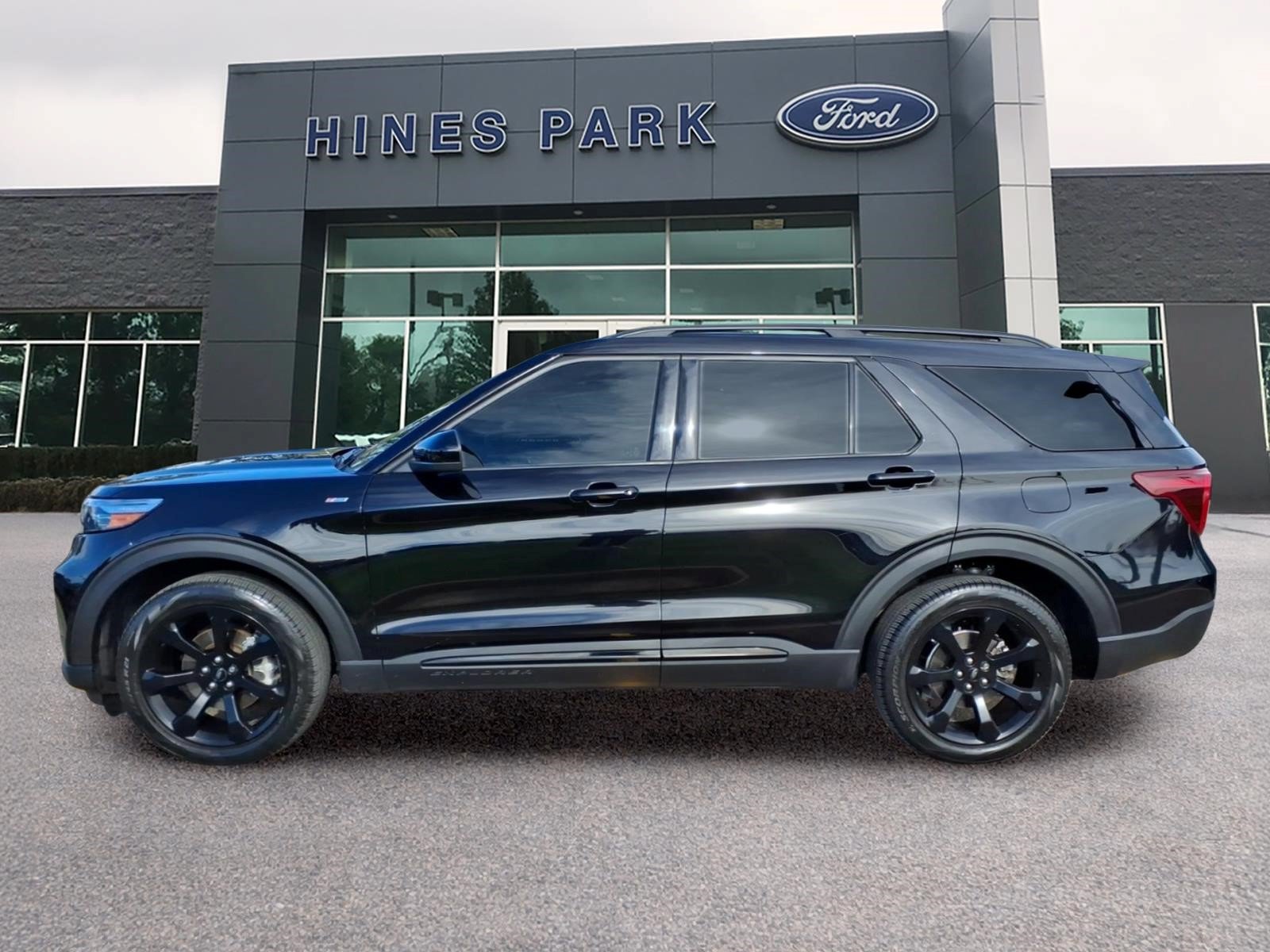Used 2023 Ford Explorer ST-Line w/ Class IV Trailer Tow Package AWD/4WD image 4