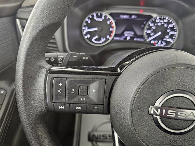 Used 2023 Nissan Rogue SV image 30