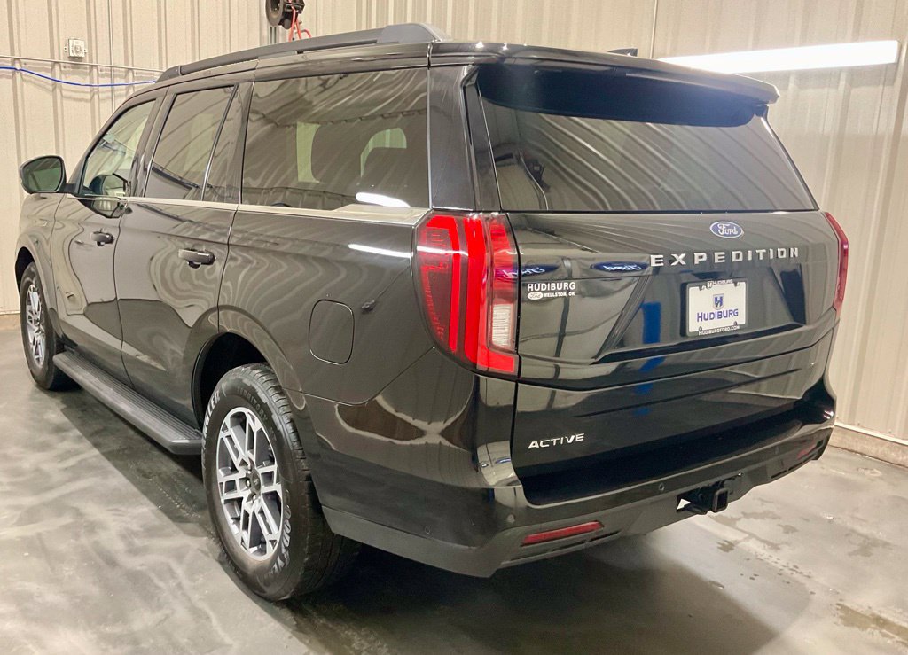 Used 2025 Ford Expedition Active RWD image 23