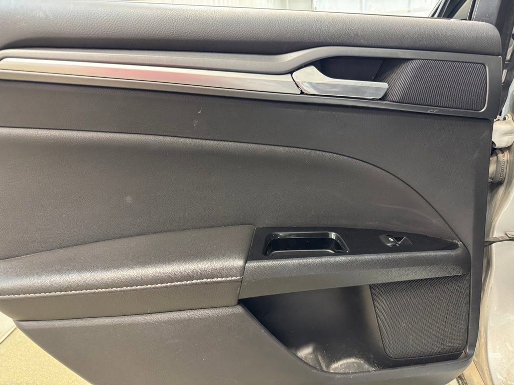 Used 2016 Ford Fusion Titanium image 15