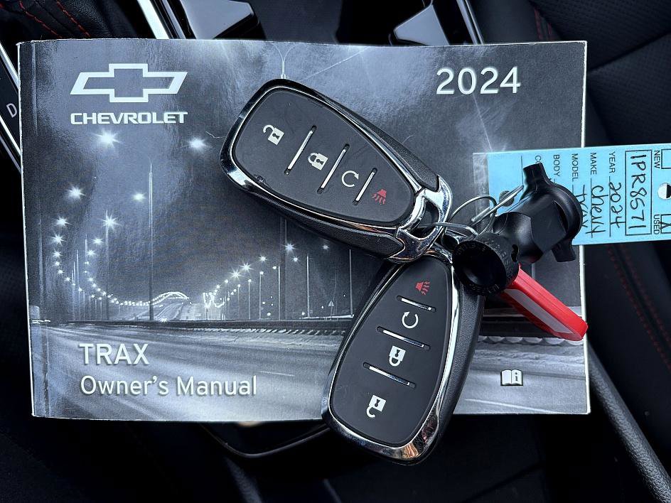 Certified 2024 Chevrolet Trax RS w/ Sunroof Package image 30