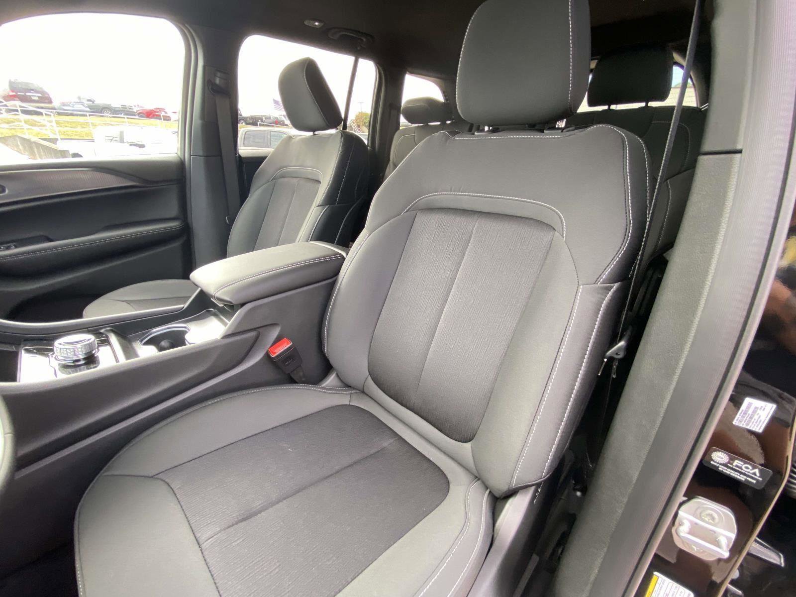 New 2025 Jeep Grand Cherokee Laredo X image 14