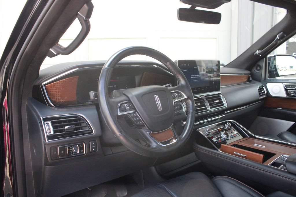 Certified 2023 Lincoln Navigator Black Label AWD/4WD image 2