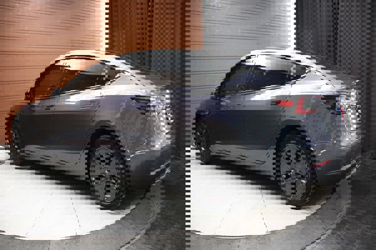 Used 2023 Tesla Model 3 Standard Range RWD image 18