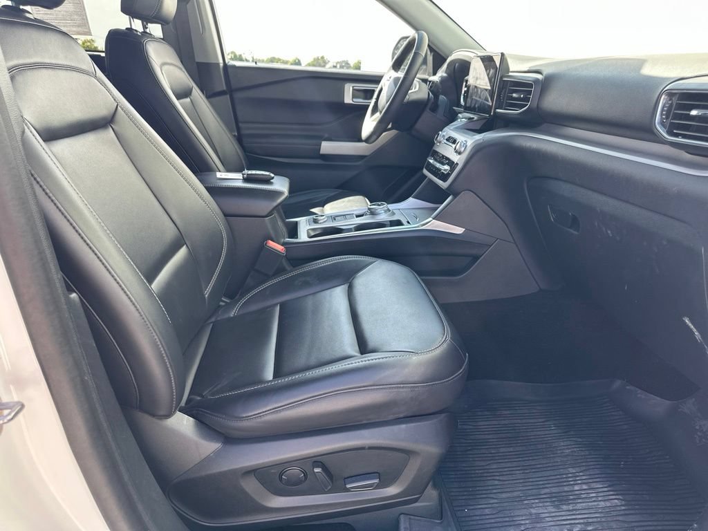 Used 2024 Ford Explorer XLT w/ Equipment Group 202A AWD/4WD image 29
