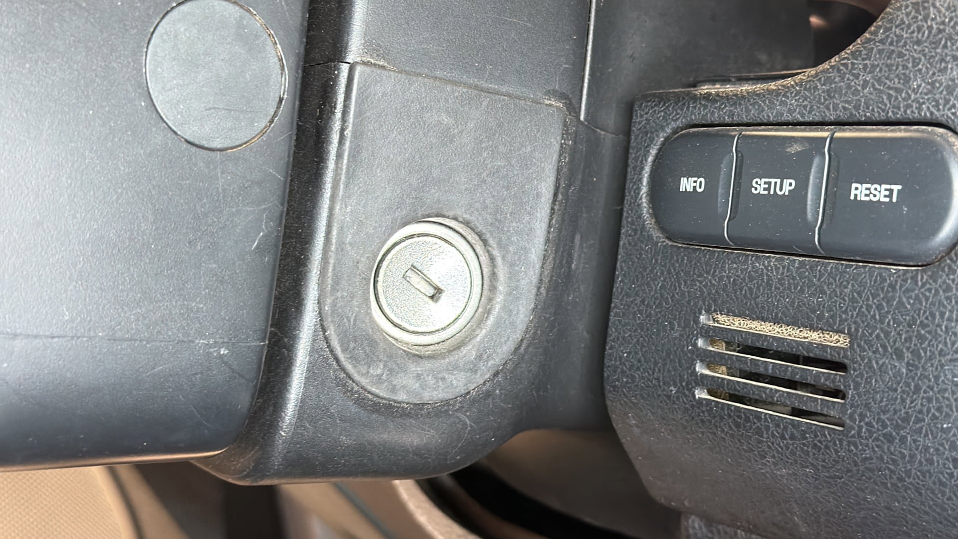 Used 2008 Lincoln Mark LT 4x4 image 23