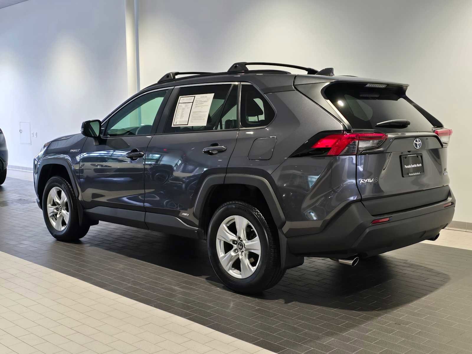 Used 2019 Toyota RAV4 LE image 3