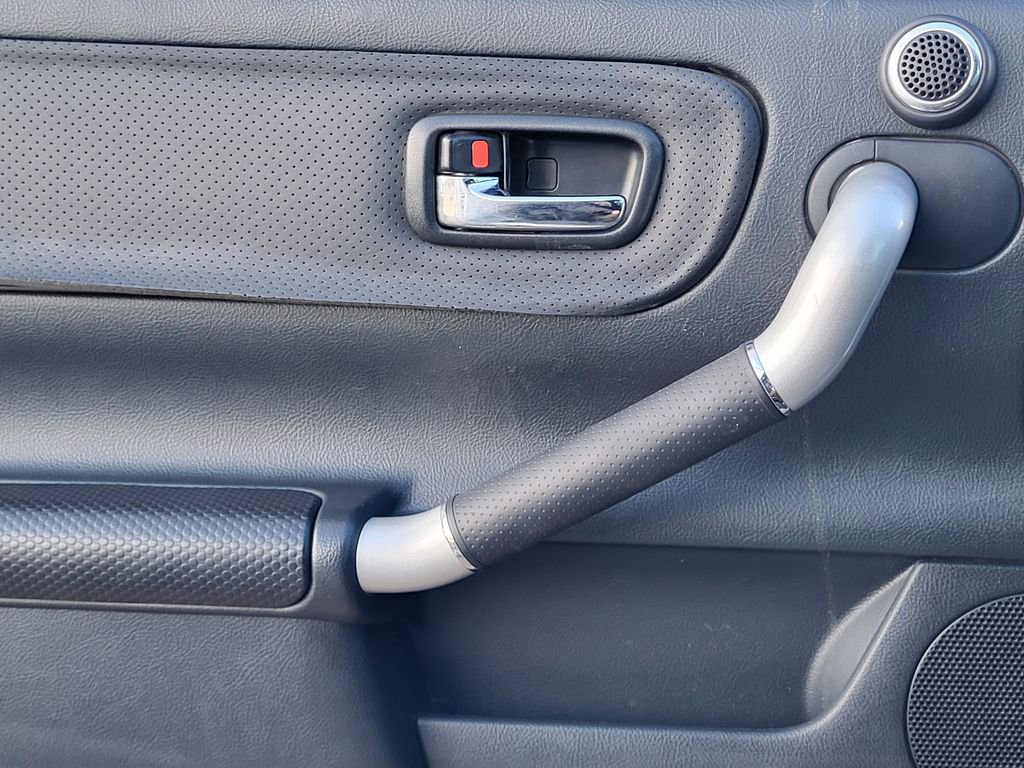 Used 2005 Toyota MR2 image 19