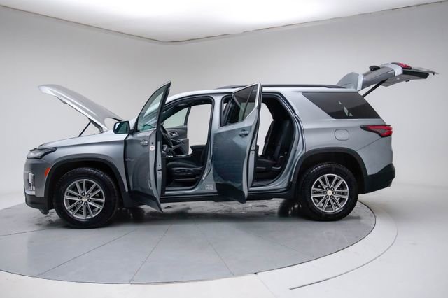 Used 2023 Chevrolet Traverse LT image 18