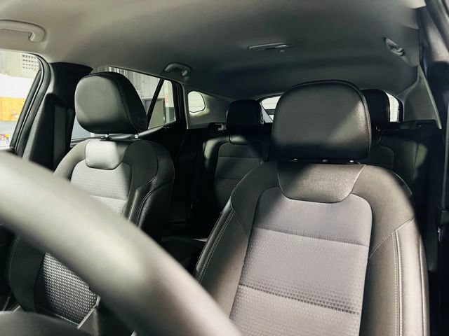 Used 2025 Chevrolet Trax LT FWD image 3