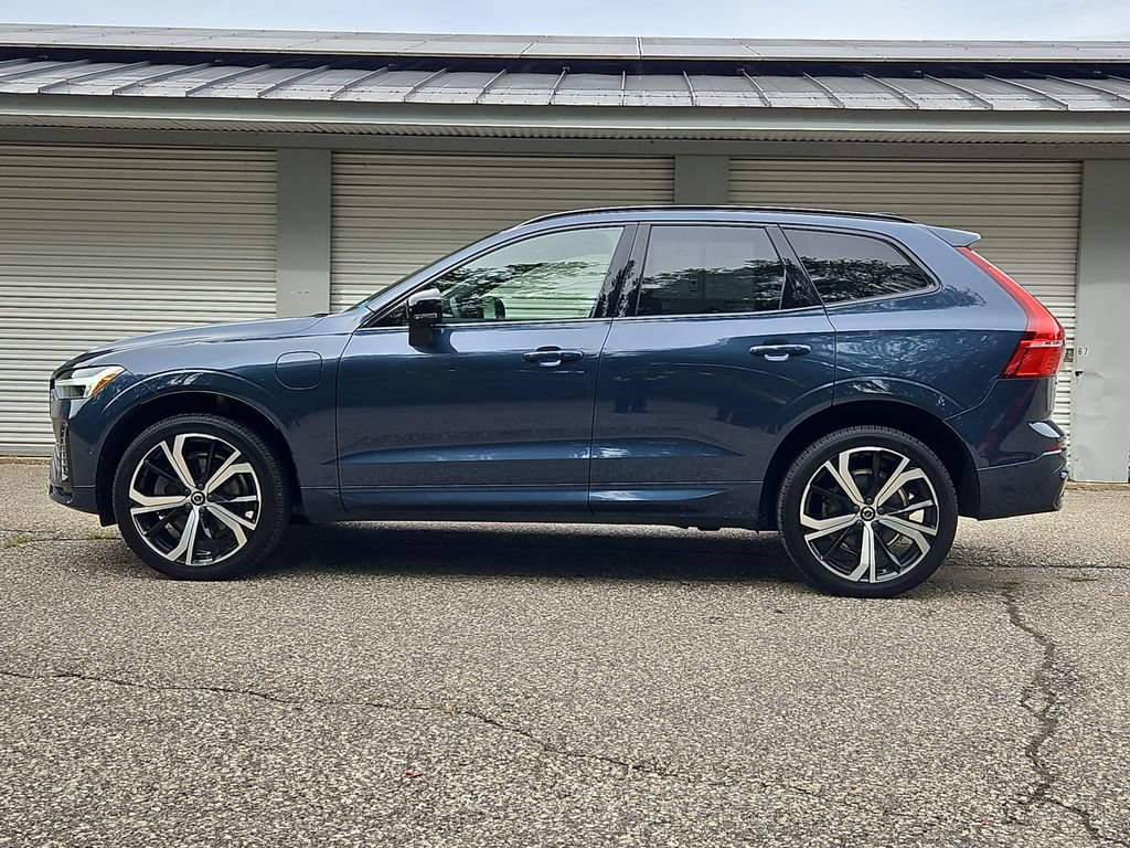 Used 2024 Volvo XC60 T8 Ultimate w/ Protection Package Premier AWD/4WD image 2