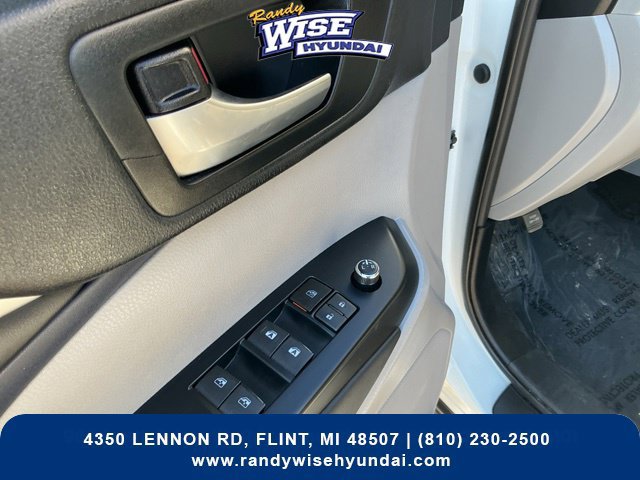 Used 2019 Toyota Highlander XLE FWD image 19