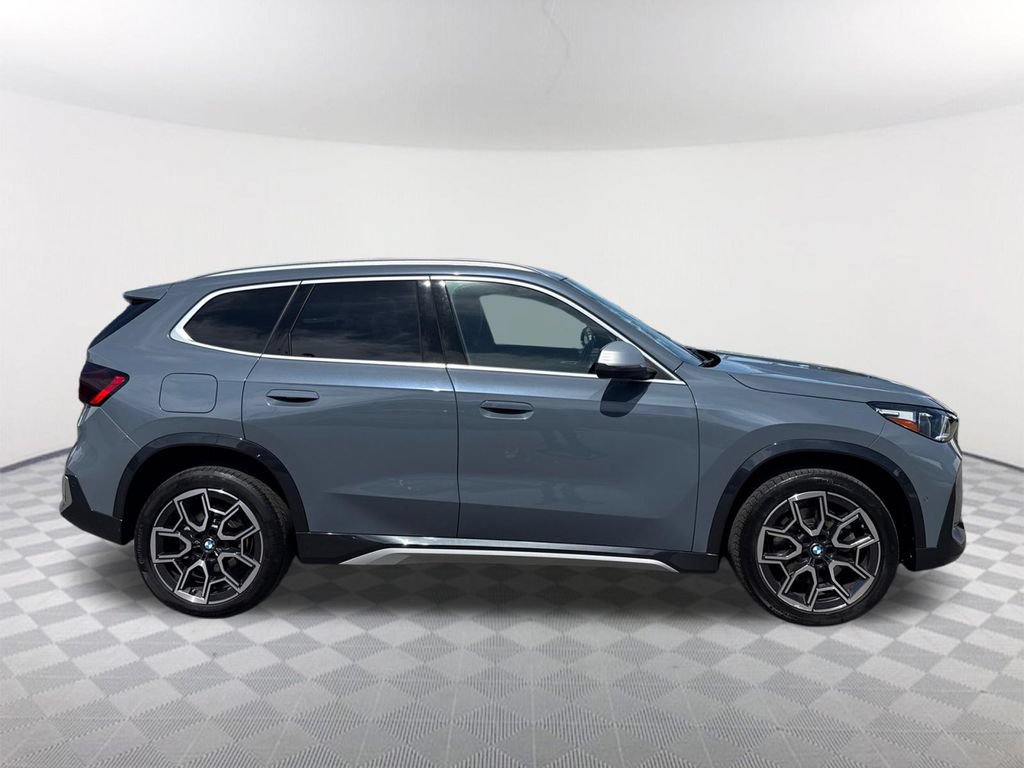 Used 2023 BMW X1 xDrive28i AWD/4WD image 3