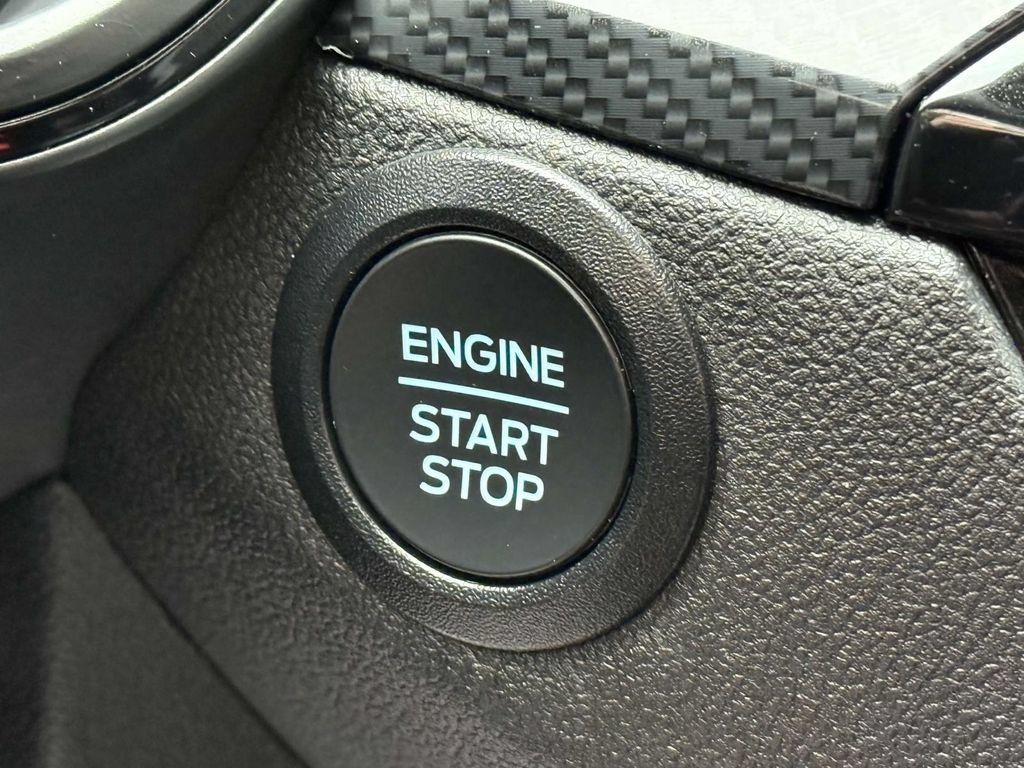 Used 2025 Ford Escape ST-Line AWD/4WD image 13