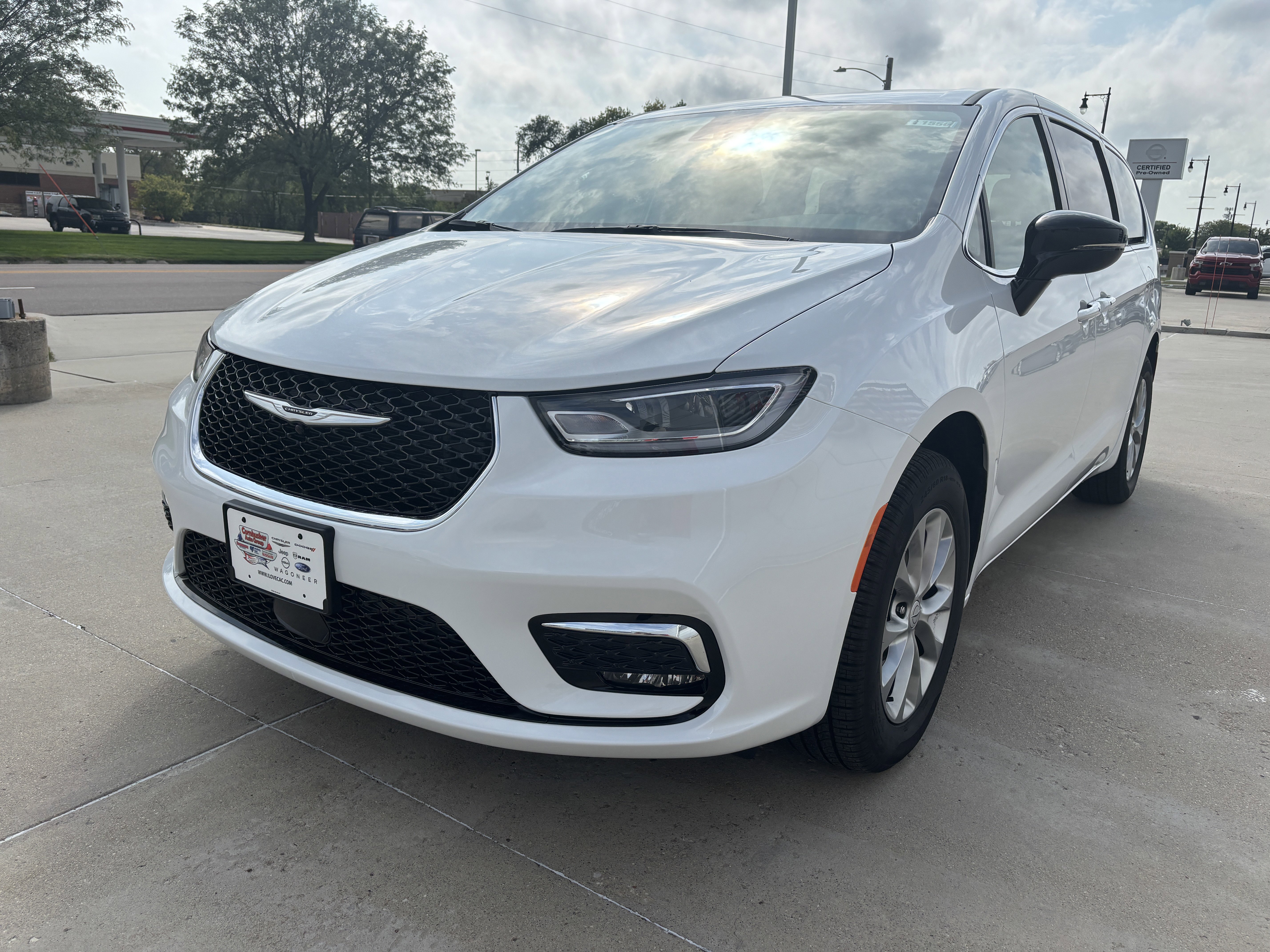 New 2026 Chrysler Pacifica Select image 4