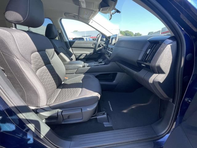 Used 2025 Nissan Pathfinder SV FWD image 14