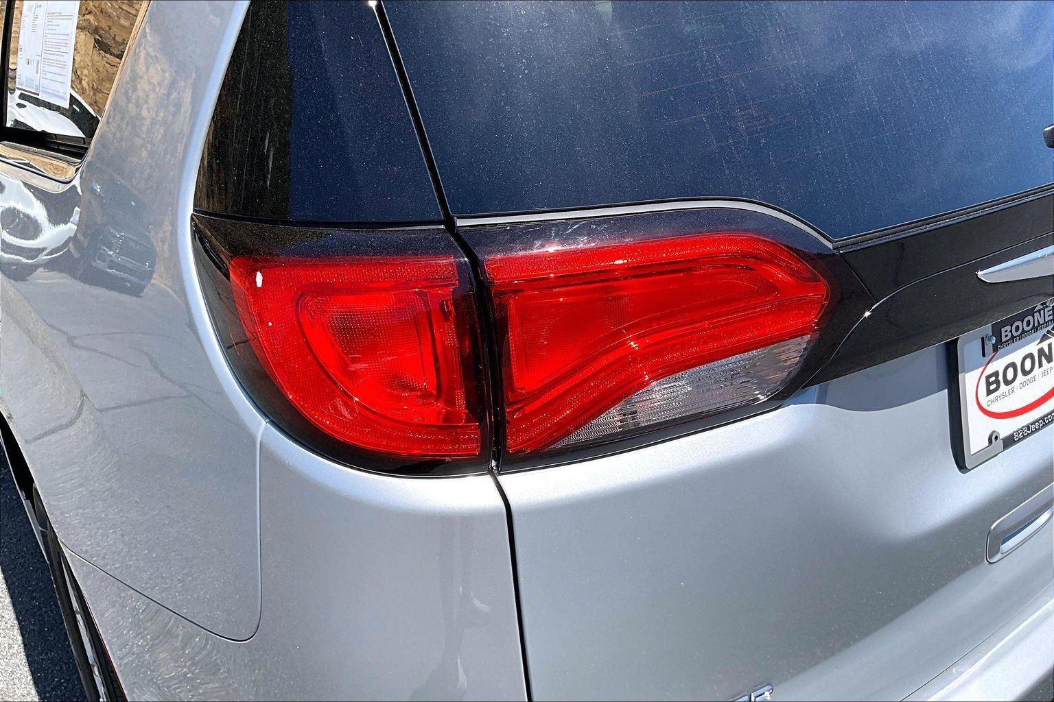 Used 2026 Chrysler Voyager LX FWD image 32