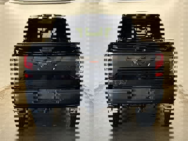 Used 2021 Nissan Titan PRO-4X w/ Pro-4x Convenience Package image 4