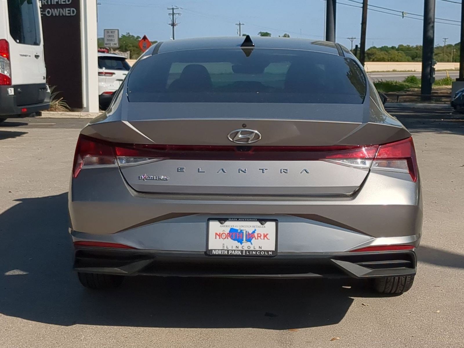 Used 2021 Hyundai Elantra SEL w/ Convenience Package image 4