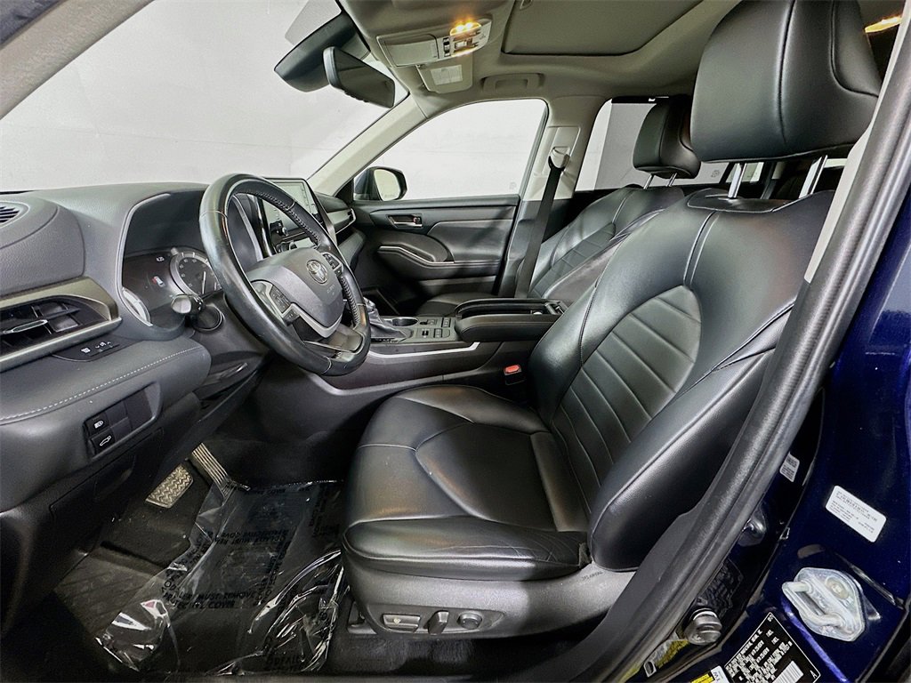 Used 2022 Toyota Highlander XLE image 16