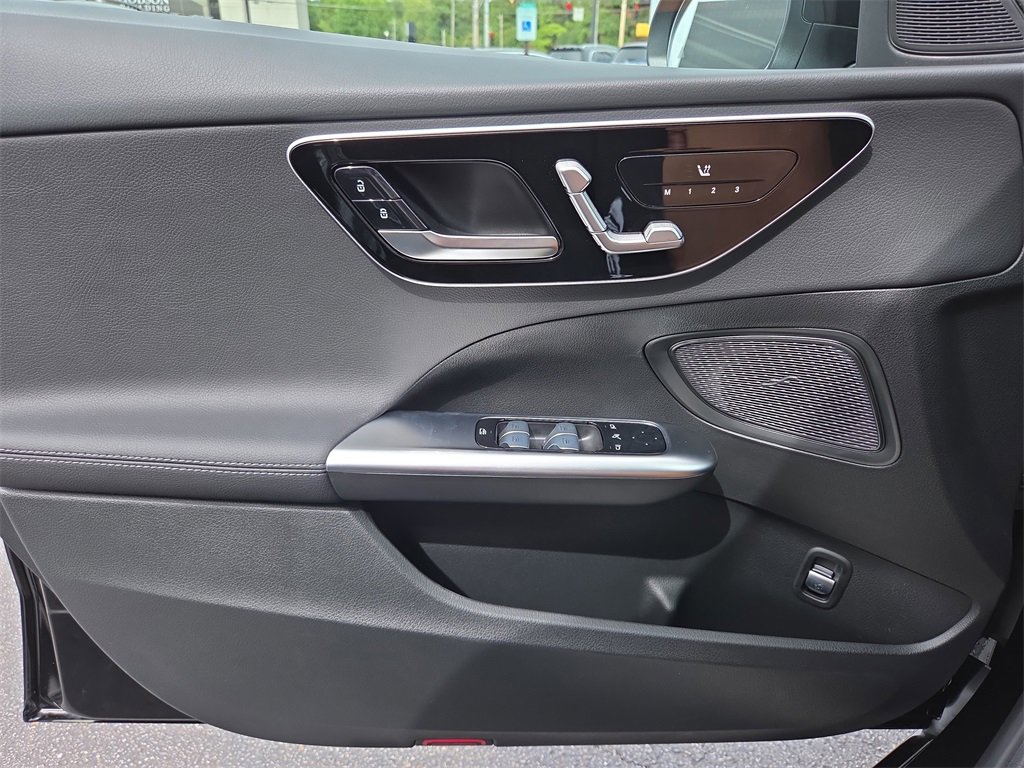 New 2025 Mercedes-Benz C 300 4MATIC Sedan image 19