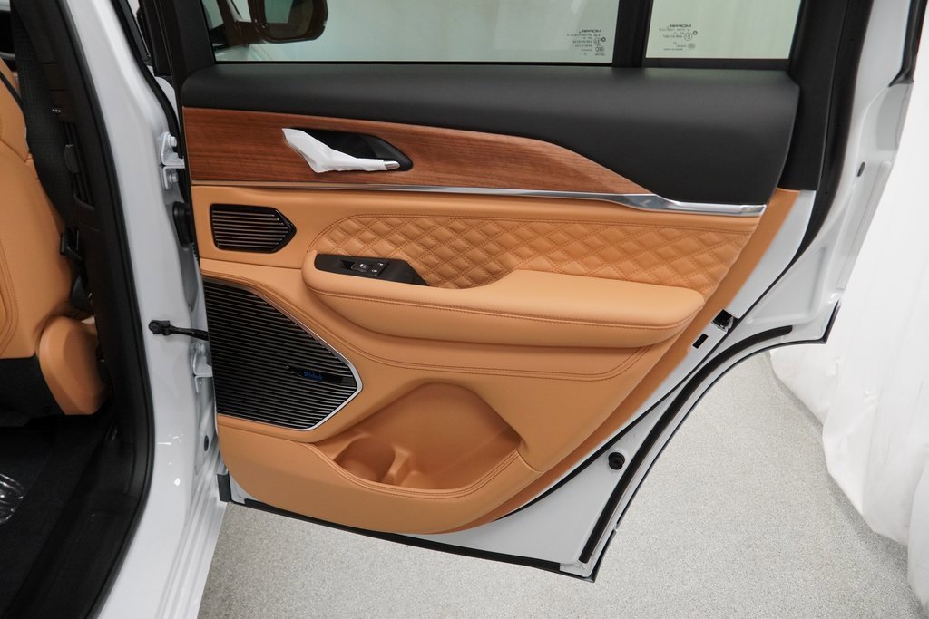 New 2025 Jeep Grand Cherokee Summit image 33