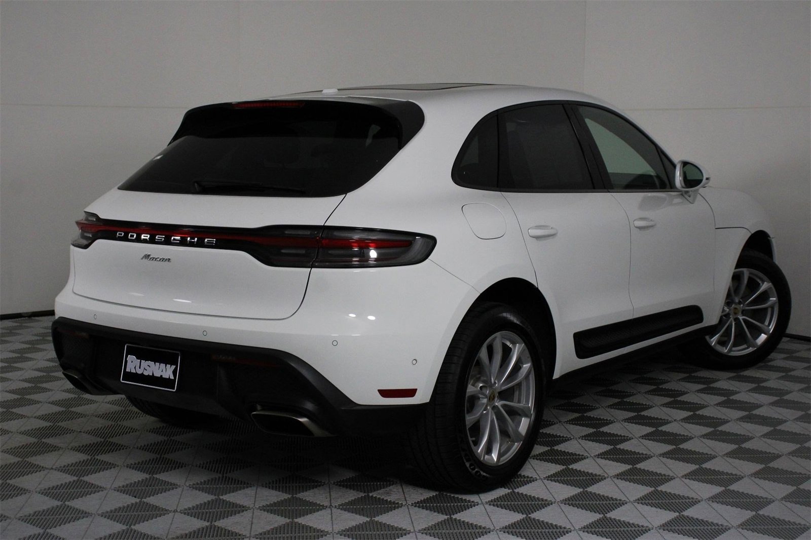 Used 2025 Porsche Macan image 7