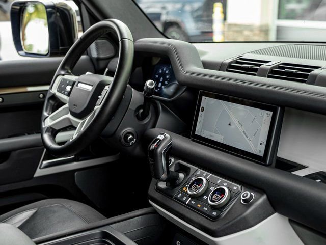 Used 2020 Land Rover Defender 110 HSE image 33