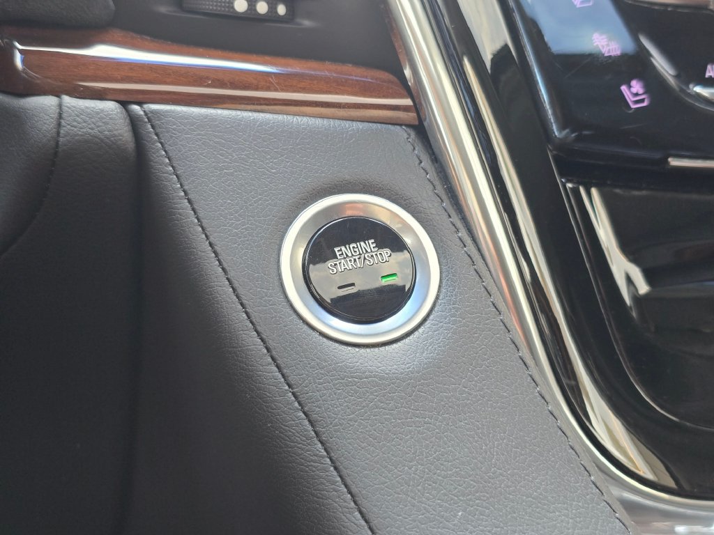 Used 2016 Cadillac Escalade Luxury AWD/4WD image 29