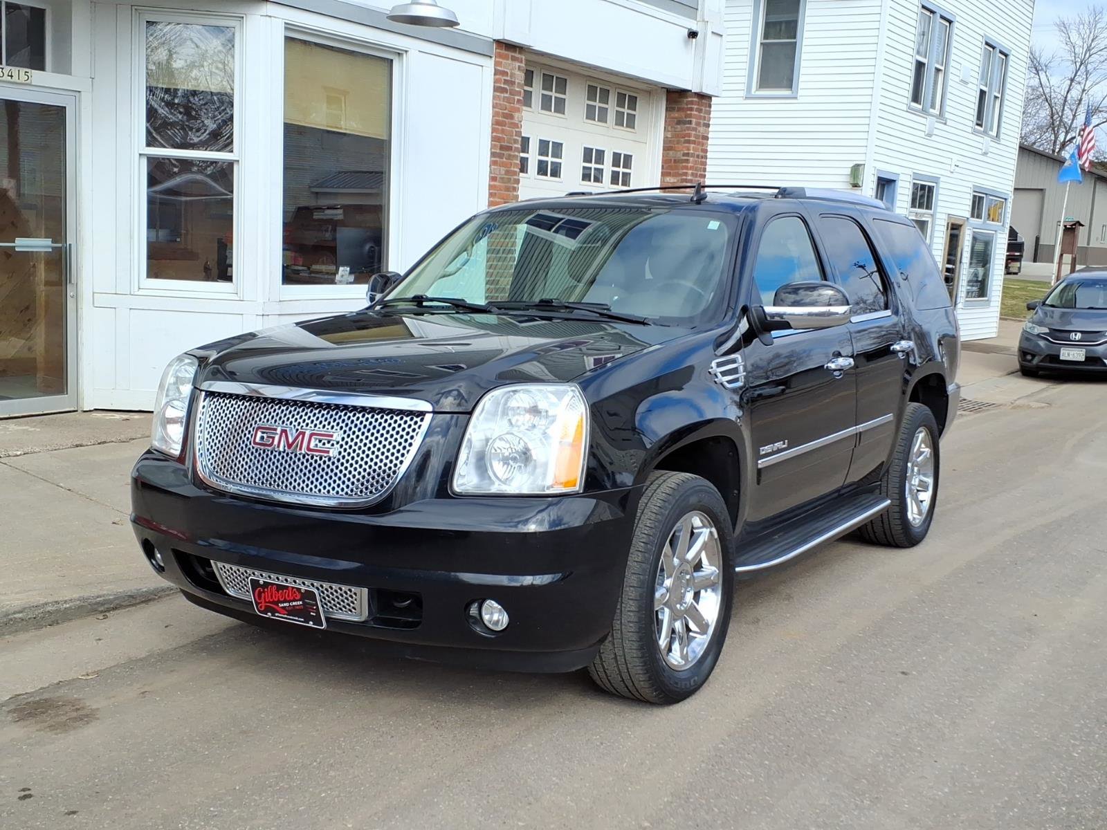 Used 2011 GMC Yukon Denali image 2