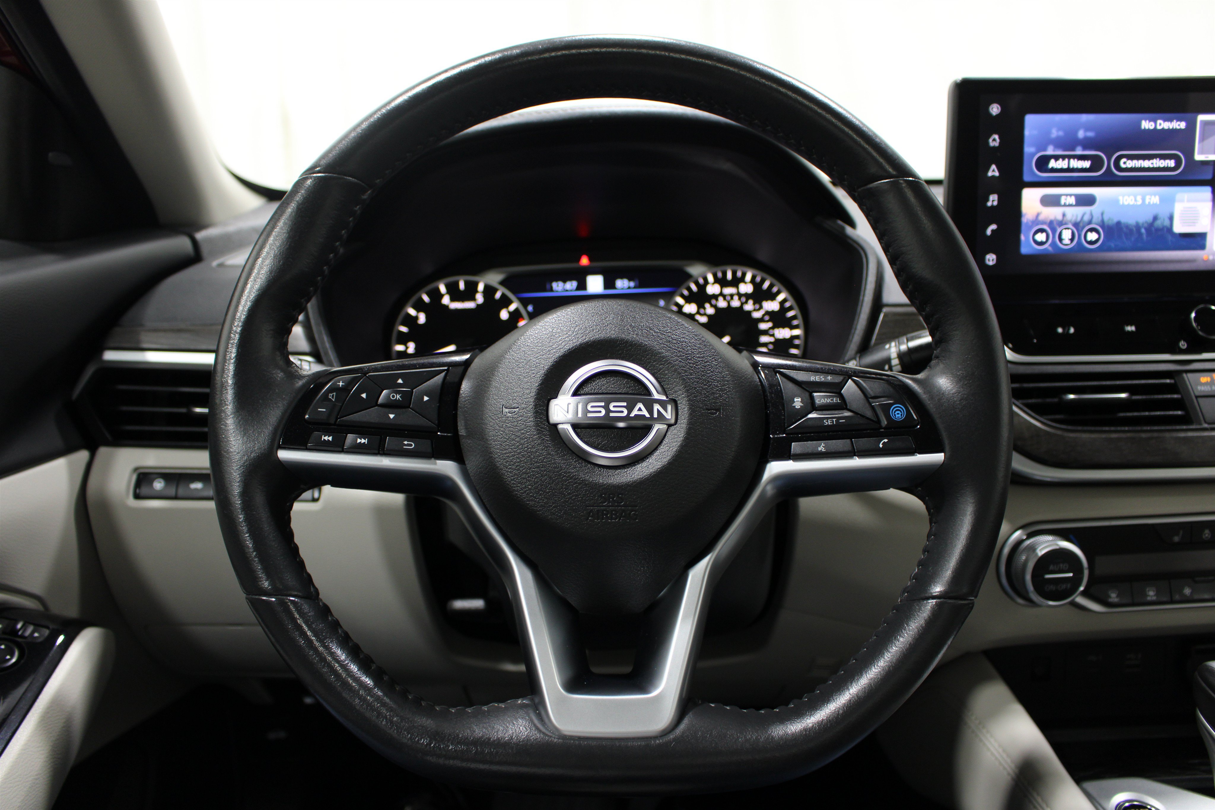 Used 2023 Nissan Altima 2.5 SL FWD image 10