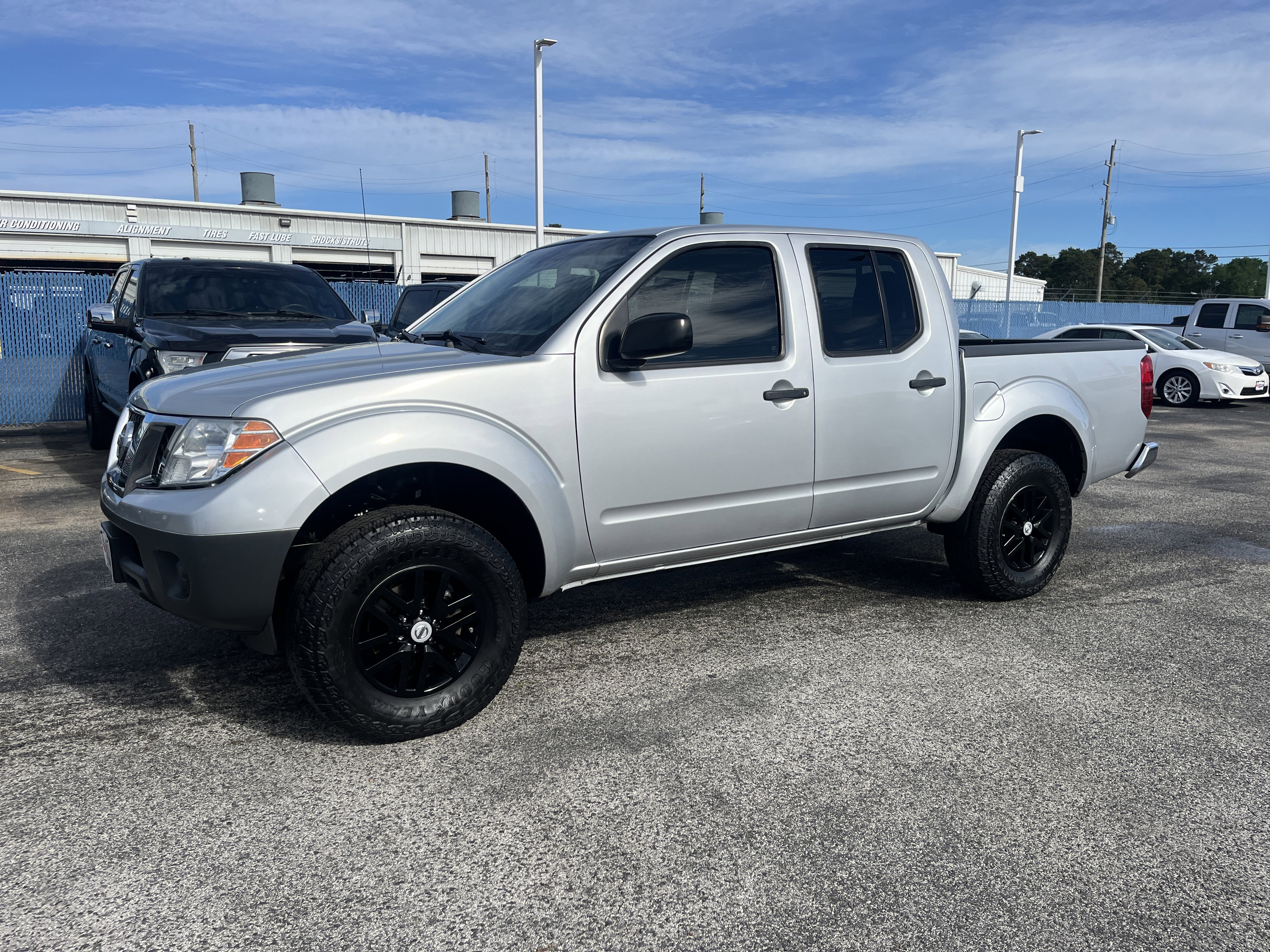 Used 2019 Nissan Frontier SV image 7