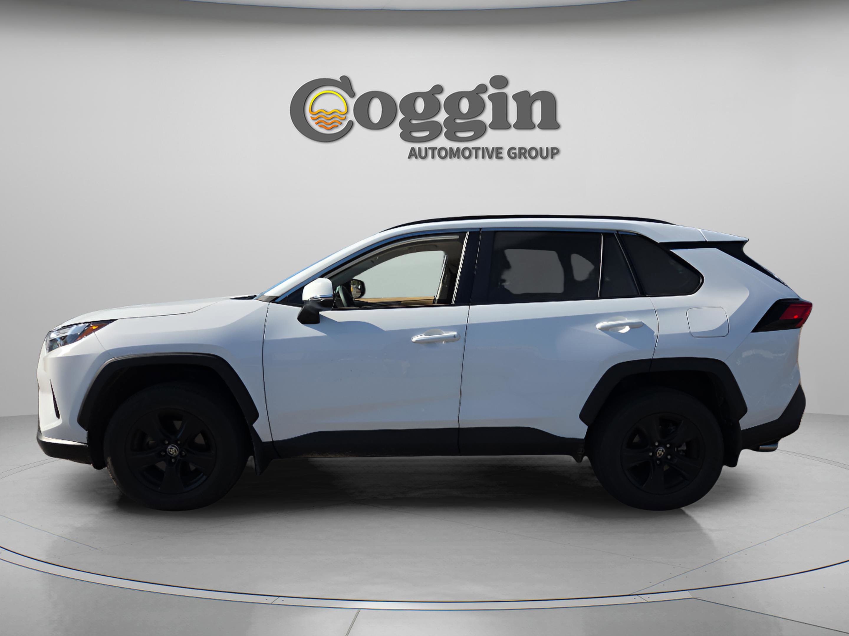 Used 2025 Toyota RAV4 XLE image 3