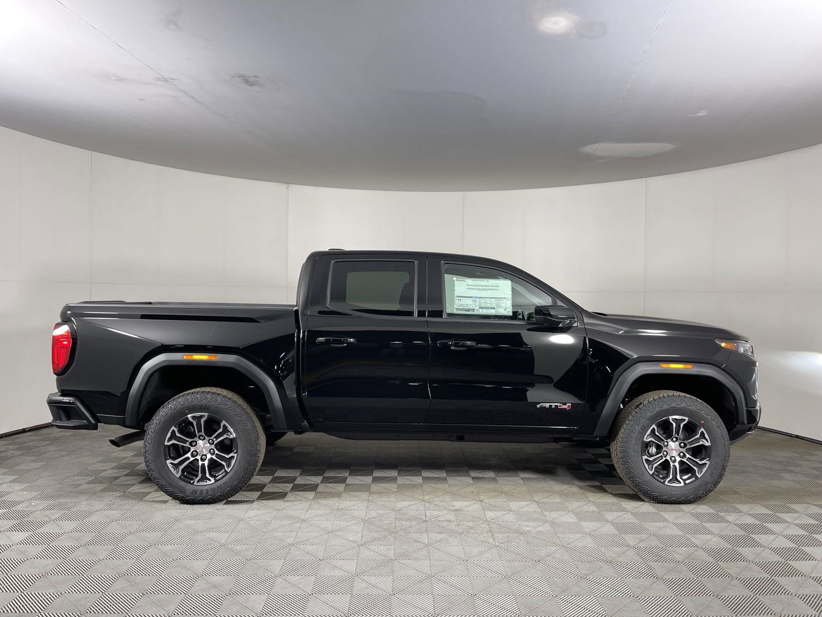 Used 2024 GMC Canyon AT4 w/ Technology Package image 5