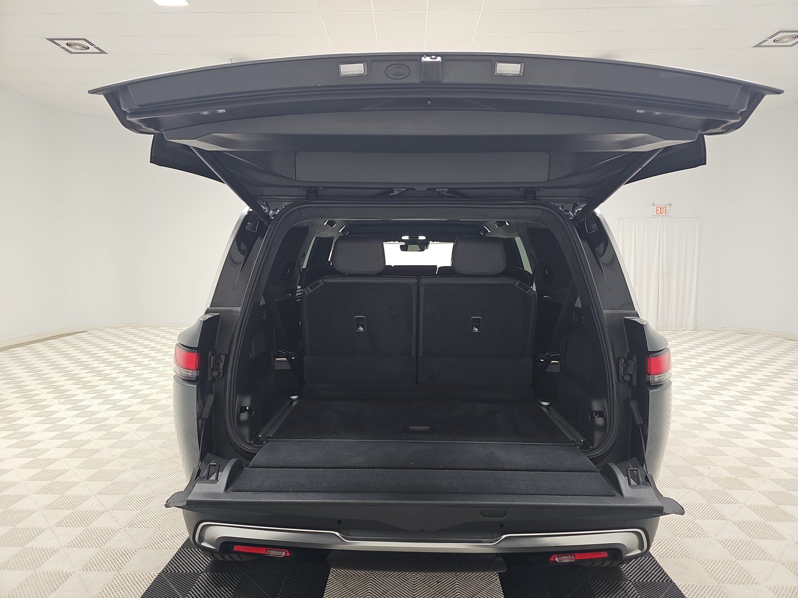 Used 2023 Rivian R1S Adventure AWD/4WD image 15