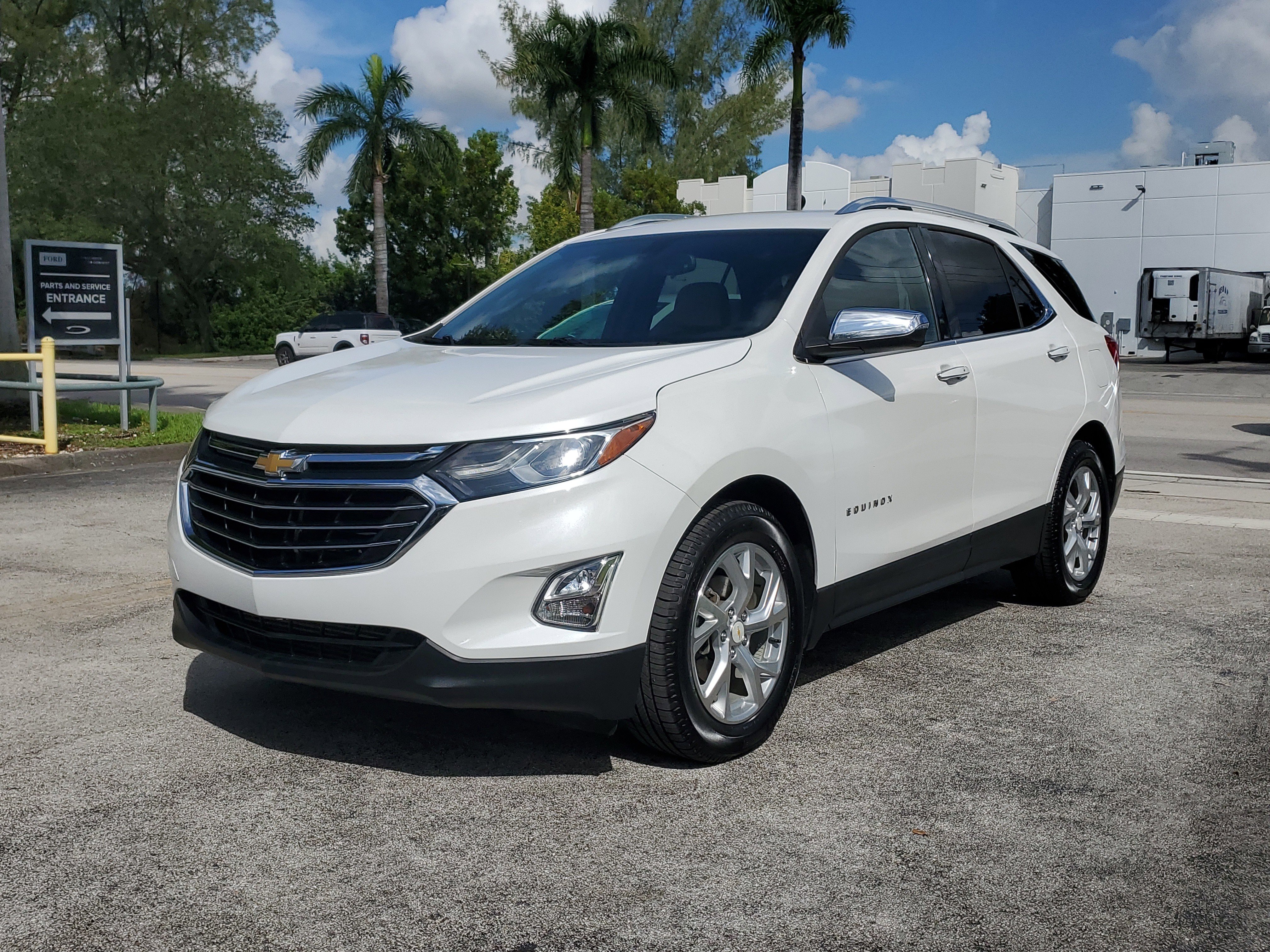 Used 2018 Chevrolet Equinox Premier FWD image 3