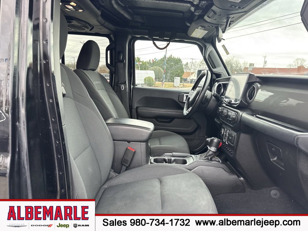 Used 2019 Jeep Wrangler Unlimited Sahara w/ Cold Weather Group image 29