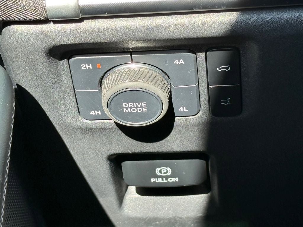 Used 2025 Ford Expedition Platinum image 18