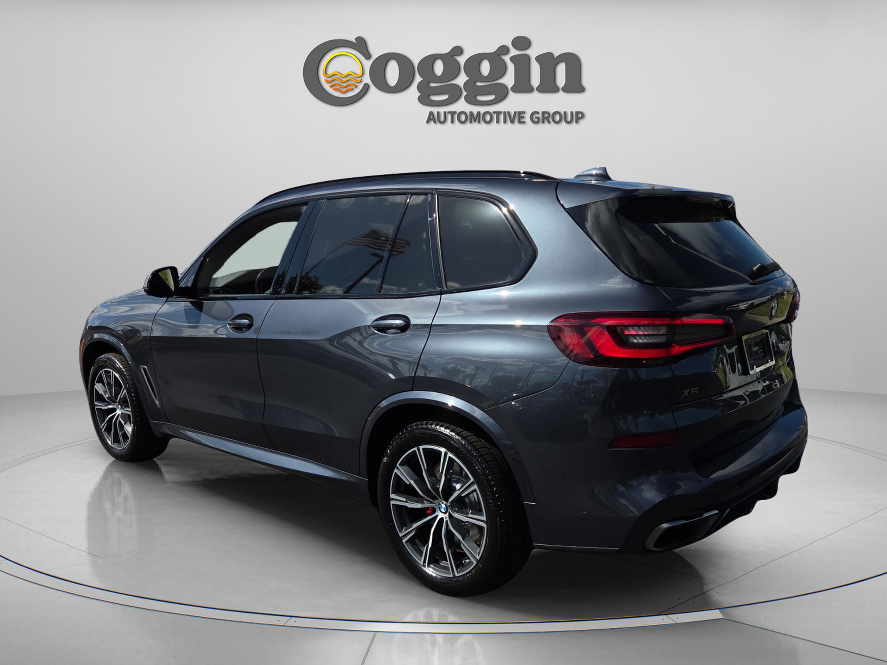 Used 2022 BMW X5 M50i image 4